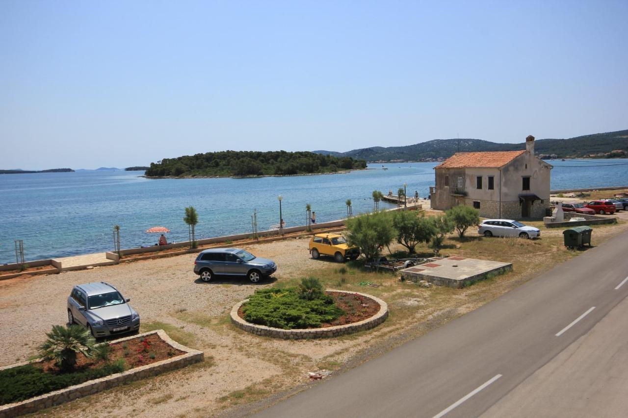 Rooms By The Sea Pasman - 8223 Bagian luar foto