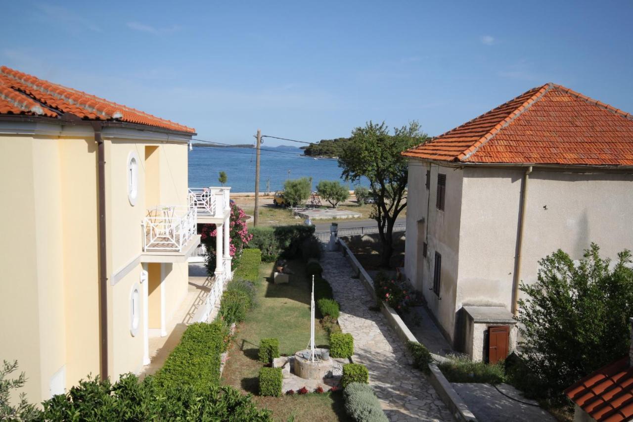 Rooms By The Sea Pasman - 8223 Bagian luar foto